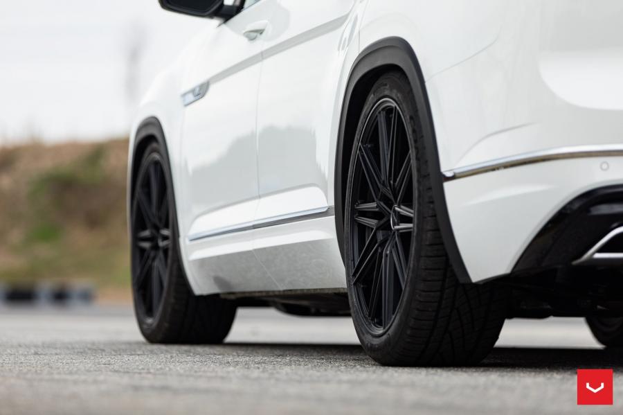 Детали экстерьера Volkswagen Atlas R-Line on Vossen Wheels (CV10) 2019 года  (фото 40 из 53)